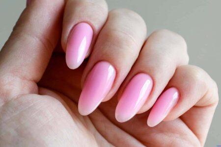 Unha rosa em gel: truques para um look delicado, mas marcante Unha em gel rosa: como acertar no visual delicado e moderno