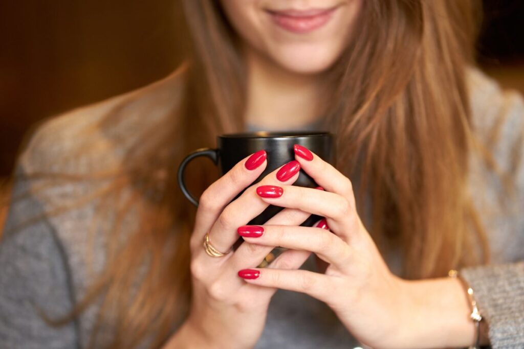 Unha espanhola: truques simples para deixar sua nail art perfeita Unha espanhola