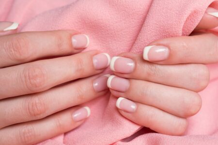 Unha francesinha: inspirações fáceis para deixar suas mãos lindas Unha francesinha