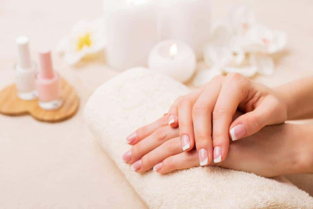 Unhas de gel fáceis e charmosas para quem não abre mão de praticidade