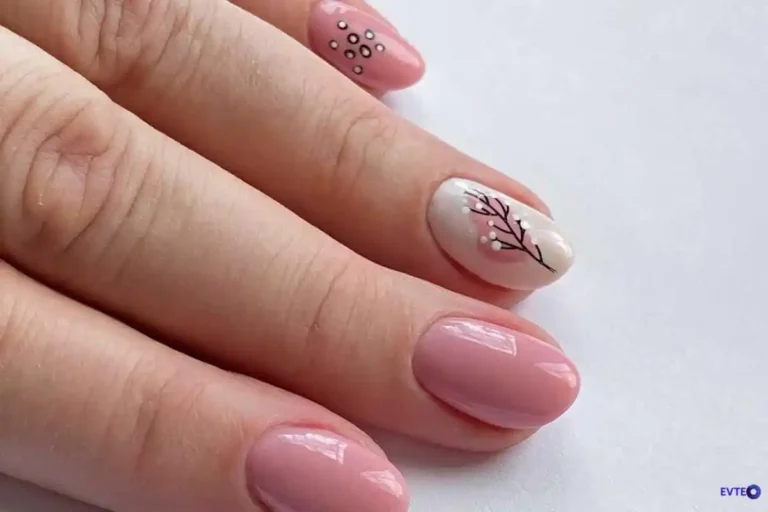 Unhas nude com toque preto: como ficar elegante sem esforço