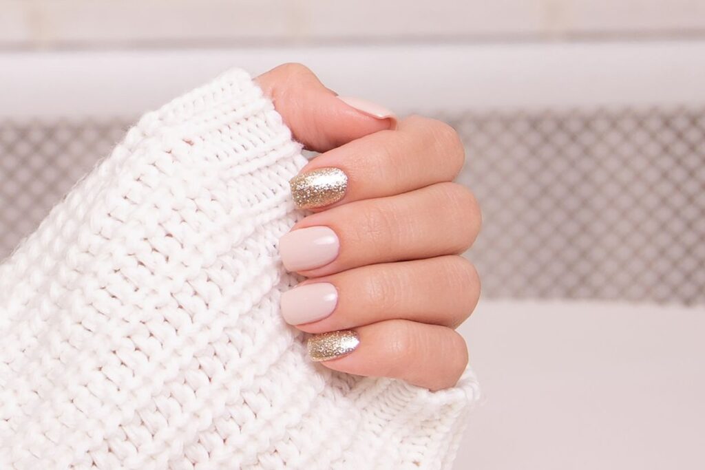 Unha Decorada Branco com Prata: Brilho e Pureza para Todos os Momentos! unha decorada branco com prata