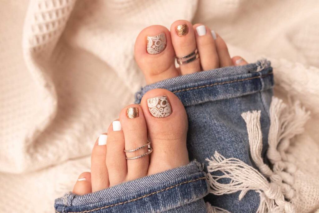 Ideias delicadas para unhas decoradas no pé que vão te inspirar unhas decoradas no pé