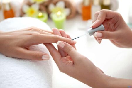 Base fortalecedora fácil para unhas fracas e quem não resiste roer Base fortalecedora fácil para unhas fracas e quem não resiste roer