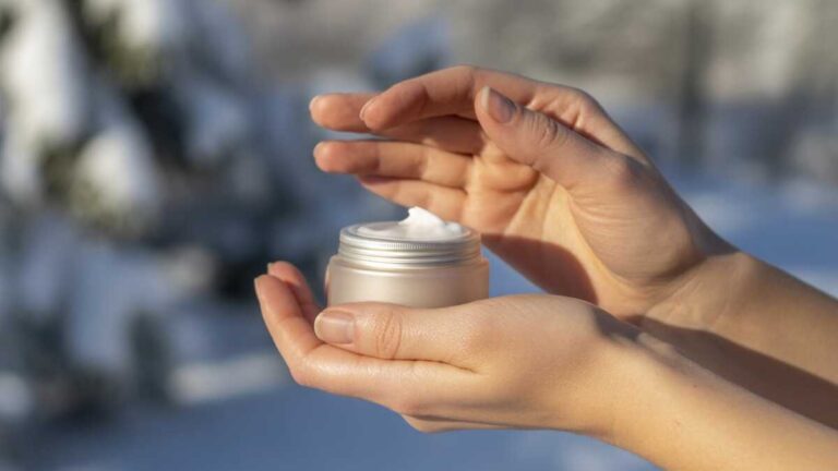 Como cuido das unhas e pele no frio sem complicação