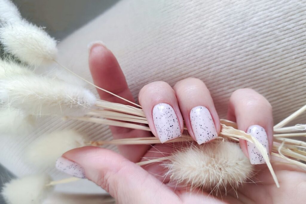 Unha decorada com linhas: truque fácil para um visual moderno Unha decorada com linhas