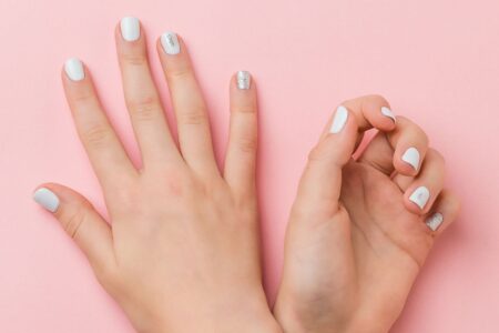 Unha decorada delicada: ideia fácil pra deixar as mãos lindas Unha decorada delicada