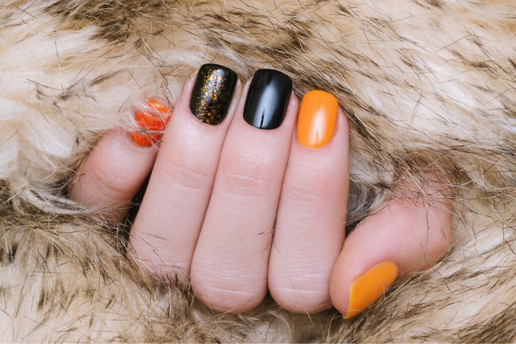 Unha laranja com preto: ideia fácil pra arrasar no visual Unha laranja com preto