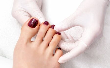 Unhas do pé lisinhas: fuja deste esmalte e escolha um destes 5