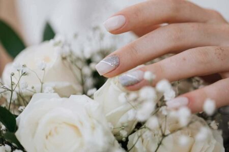 Unhas para noivas: ideias lindas e sem drama para o seu grande dia Unhas para noivas: ideias lindas e sem drama para o seu grande dia