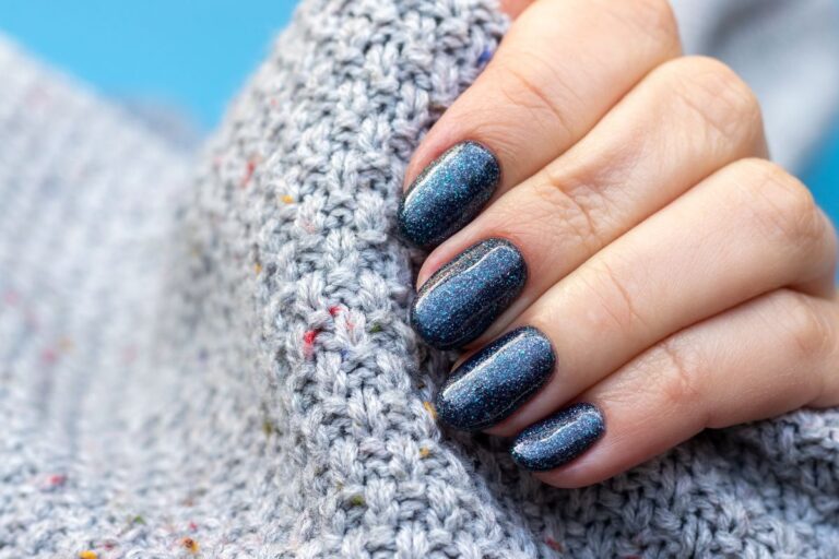 Unhas pretas decoradas