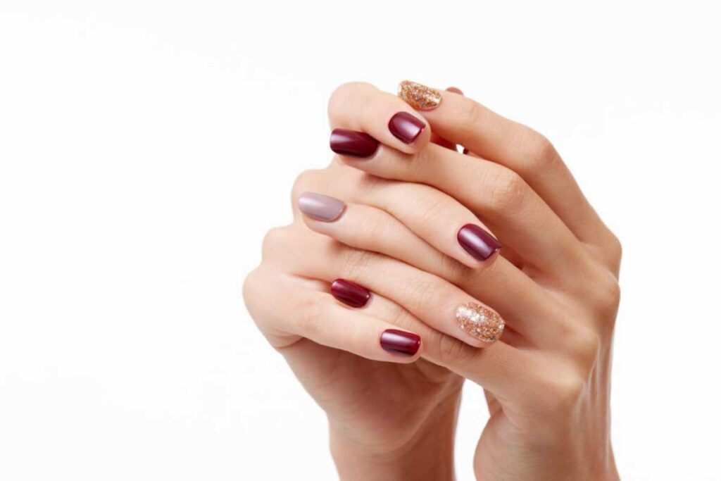 A cor de esmalte que deixa as mãos mais delicadas A cor de esmalte que deixa as mãos mais delicadas