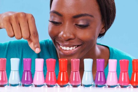 A cor de esmalte que valoriza todos os tons de pele