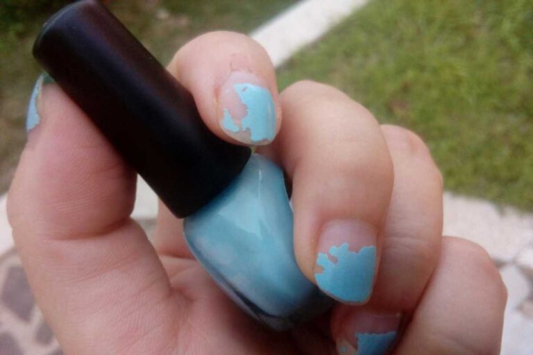 Como evitar que o esmalte descasque no segundo dia