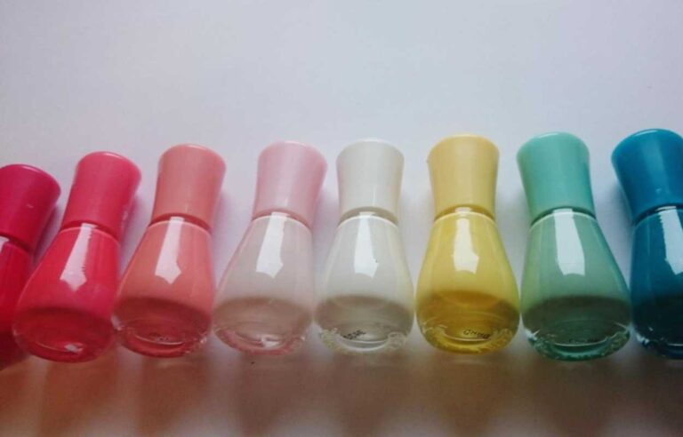 Cores de esmalte que rejuvenescem instantaneamente