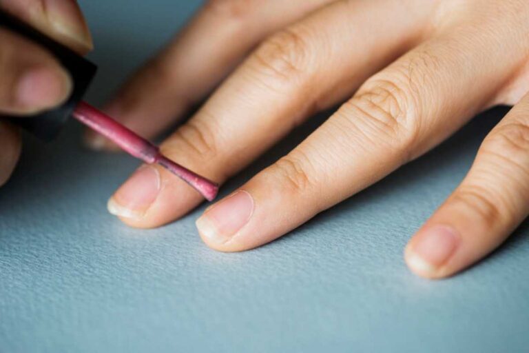 Cuidados antes de pintar as unhas que fazem diferença