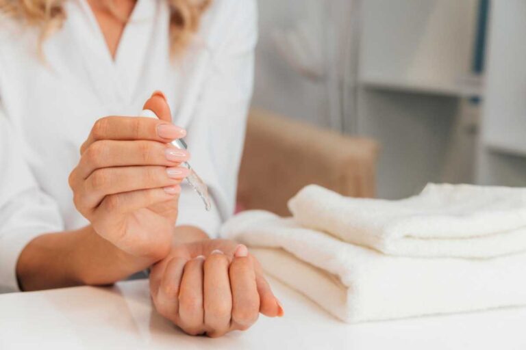 Mistura simples para deixar as unhas duras como pedra