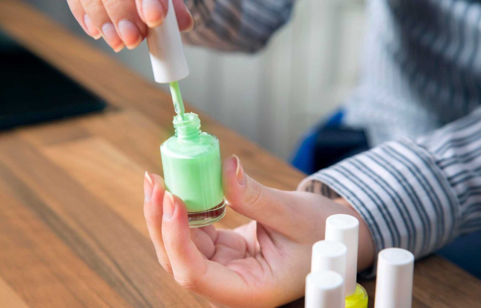 O esmalte pastel que está em alta nesta estação