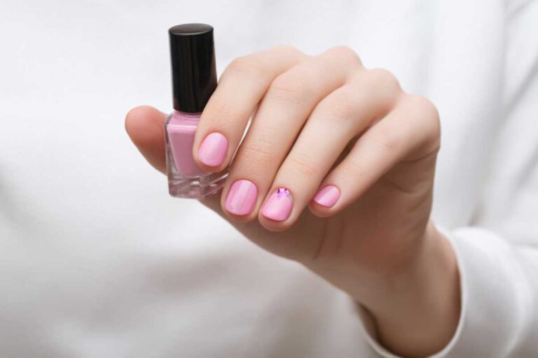 O esmalte rosa que virou febre nas redes sociais