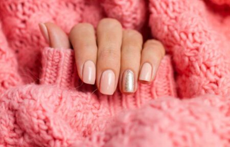 O esmalte rosa suave que combina com qualquer look O esmalte rosa suave que combina com qualquer look