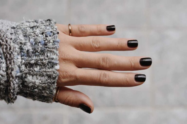 Segredo para esmalte escuro não manchar a cutícula