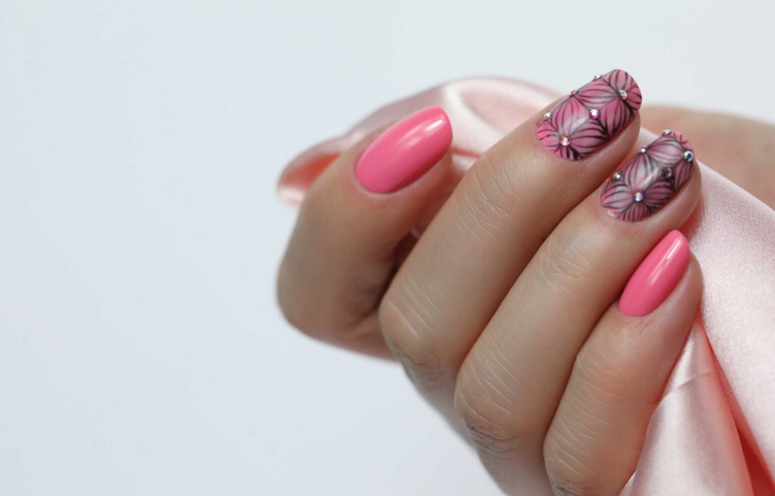 Segredo para unhas decoradas durarem muito mais