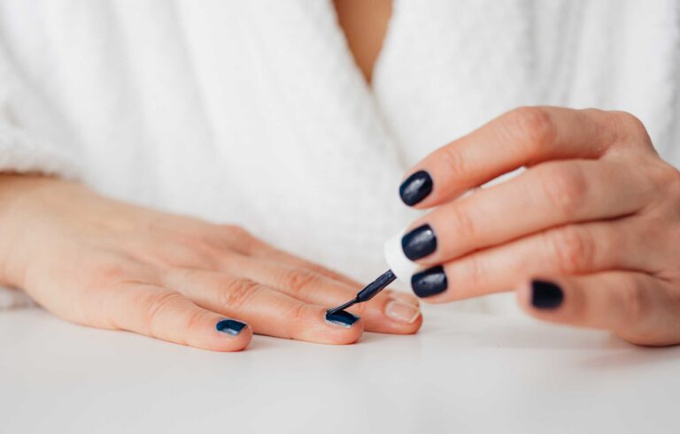 Truque para evitar bolhas no esmalte no calor