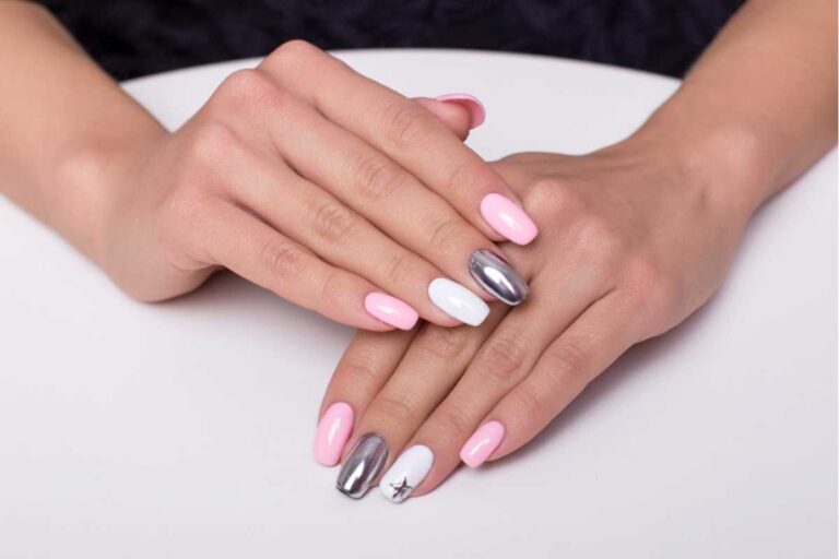 Unhas com efeito espelhado para festas e eventos